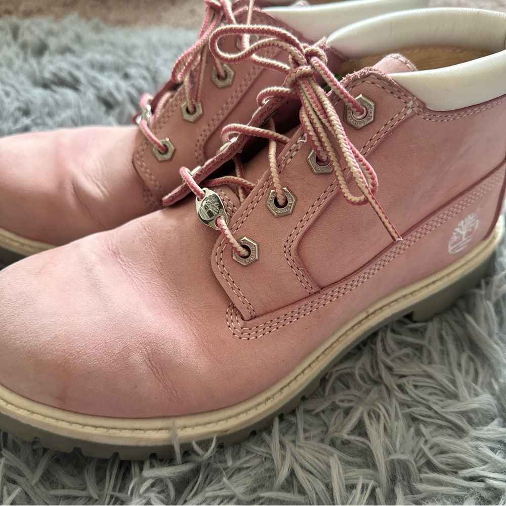 Pink Timberlands - Picture 5 of 9